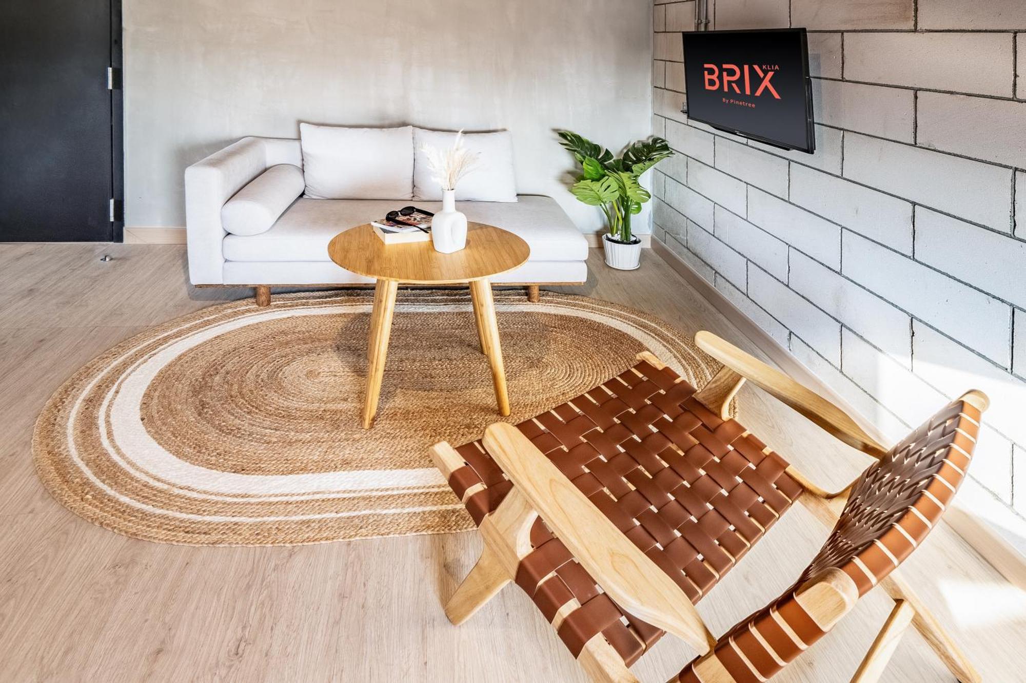 Brix Klia By Pinetree Hotel Sepang Luaran gambar