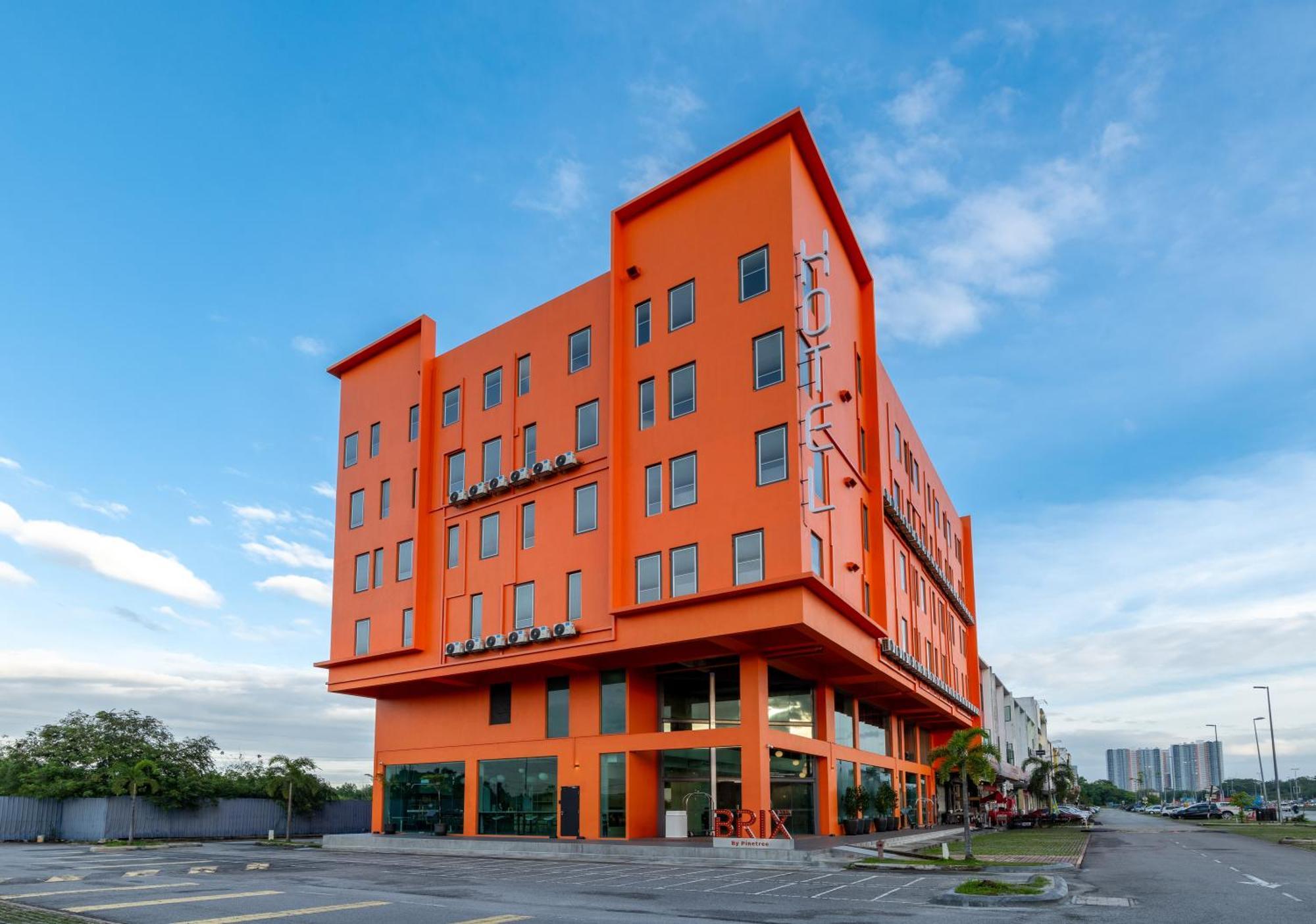 Brix Klia By Pinetree Hotel Sepang Luaran gambar
